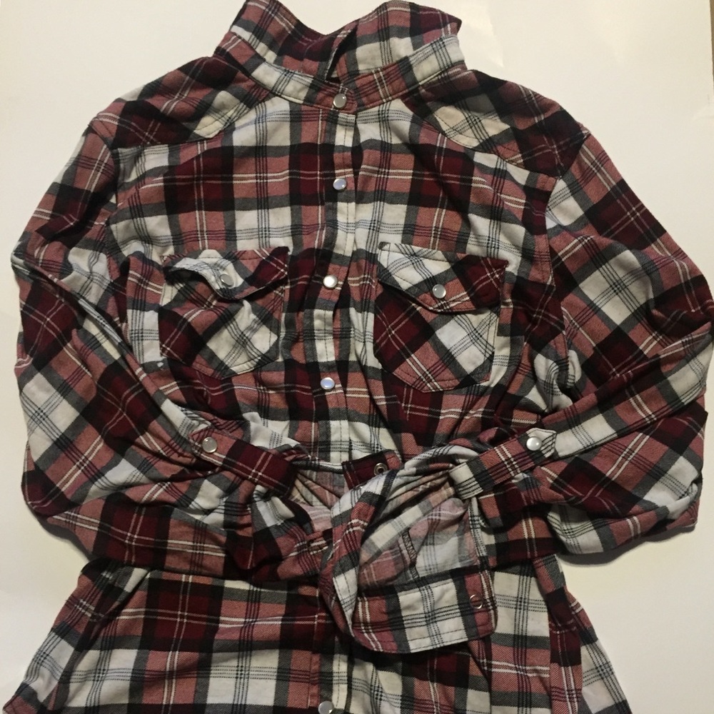 GET THIS FLANNEL AND THE GREEN ONE!! FOR 8 DOLLARS